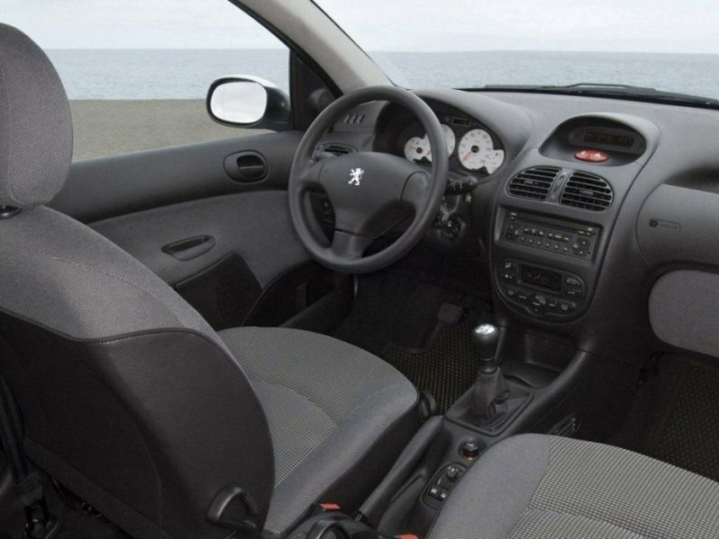 Peugeot 206, Седан — место водителя
