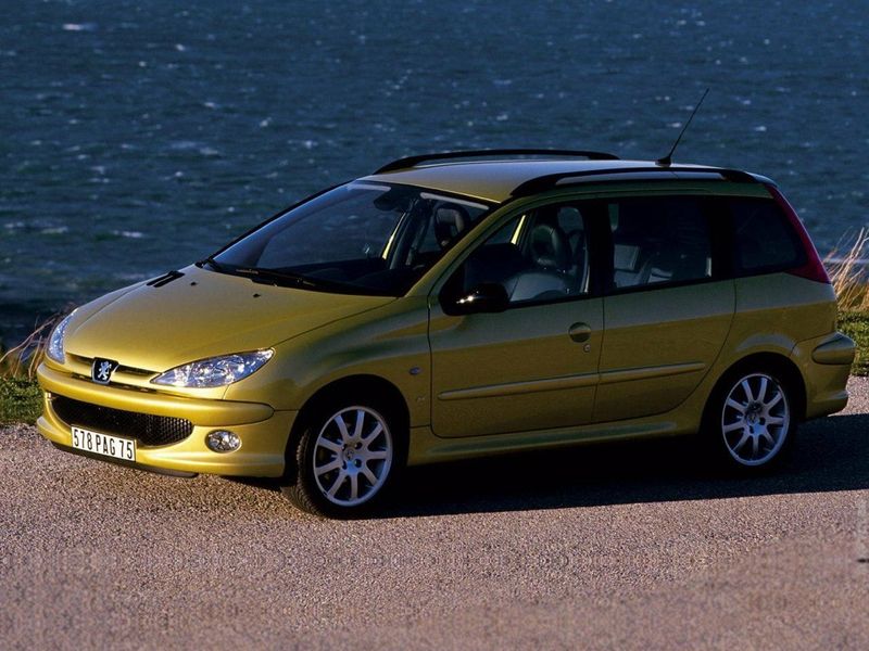 Peugeot 206, Универсал 5 дв. — вид спереди справа