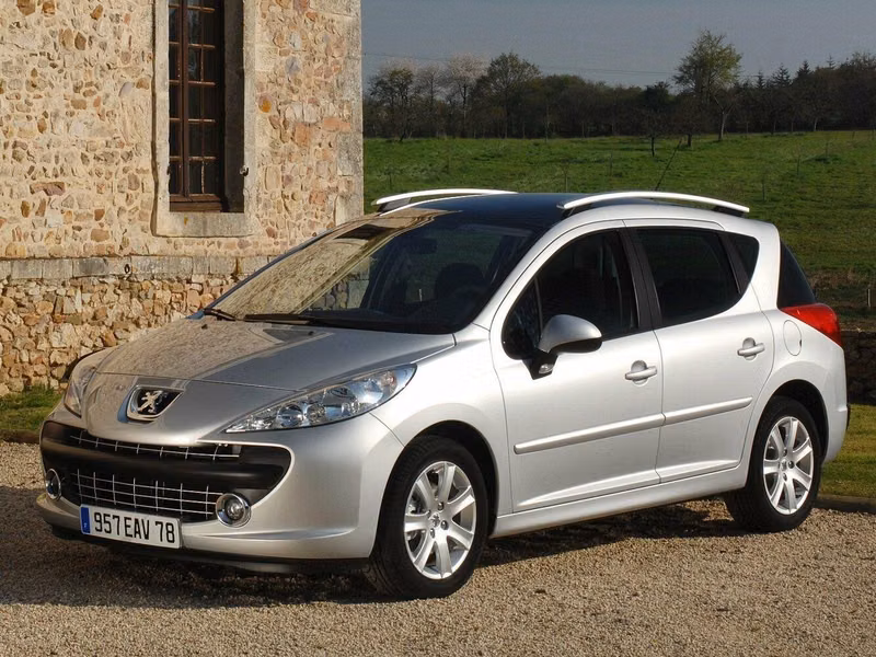 Peugeot 207 I, Универсал 5 дв. — вид спереди справа