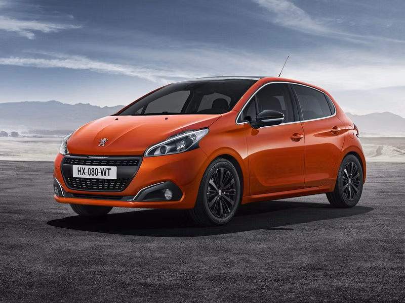 Peugeot 208 I Рестайлинг, Хэтчбек 5 дв. — вид спереди справа