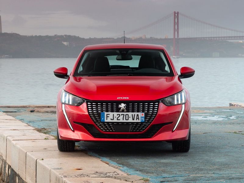 Peugeot 208 II, Хэтчбек 5 дв. — вид спереди
