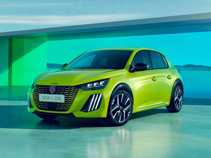 Peugeot 208 II Рестайлинг, Хэтчбек 5 дв. — вид спереди в три четверти