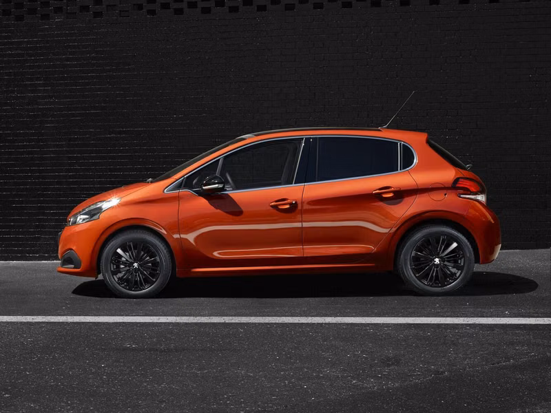 Peugeot 208 I Рестайлинг, Хэтчбек 5 дв. — вид слева