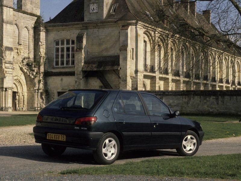 Peugeot 306, Хэтчбек 5 дв. — вид сзади справа
