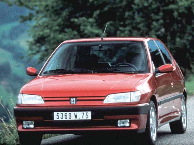 Peugeot 306, Хэтчбек 3 дв. — вид спереди