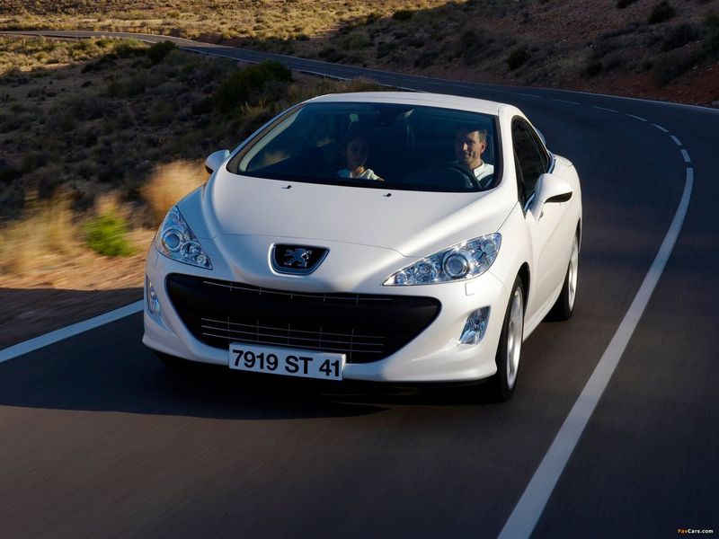 Peugeot 308 I, Кабриолет — вид спереди справа