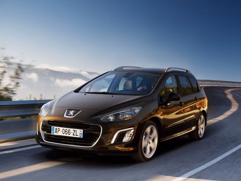 Peugeot 308 I Рестайлинг, Универсал 5 дв. — вид спереди справа