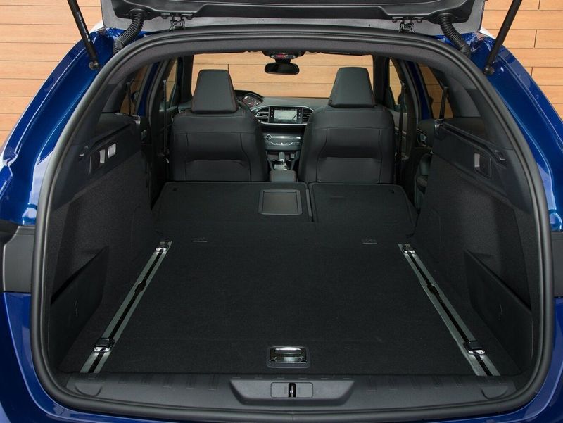 Peugeot 308 II Рестайлинг, Универсал 5 дв. — багажное отделение