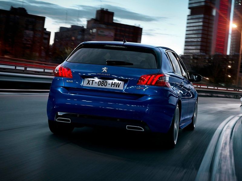 Peugeot 308 II Рестайлинг, Хэтчбек 5 дв. — вид сзади справа