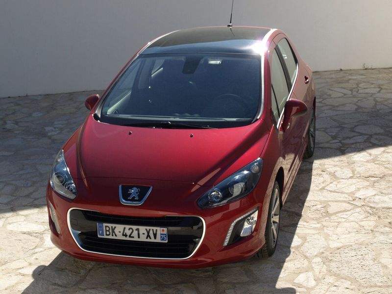 Peugeot 308 I Рестайлинг, Хэтчбек 5 дв. — вид спереди справа