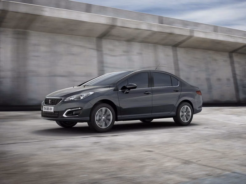 Peugeot 408 I Рестайлинг, Седан — вид спереди слева