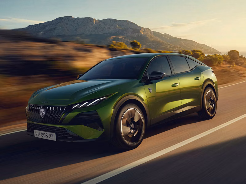 Peugeot 408 III Рестайлинг, Внедорожник 5 дв. — вид спереди в три четверти