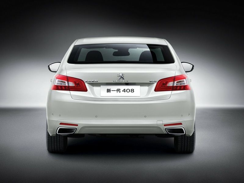 Peugeot 408 II, Седан — вид сзади