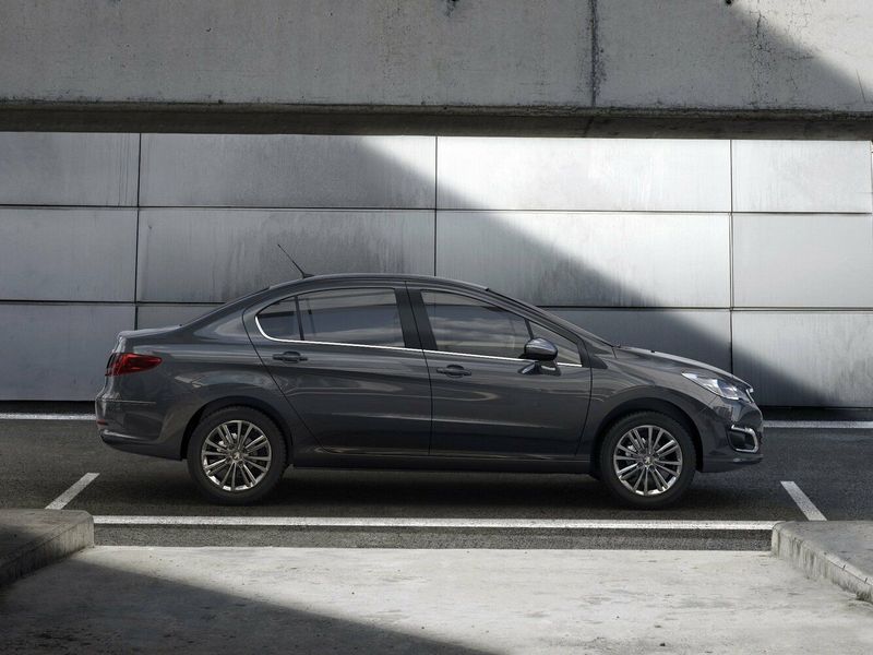Peugeot 408 I Рестайлинг, Седан — вид справа