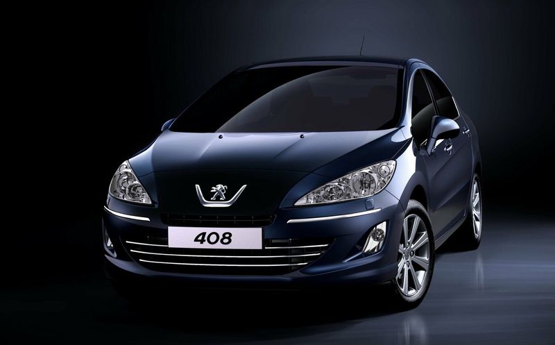 Peugeot 408 I, Седан — вид спереди справа