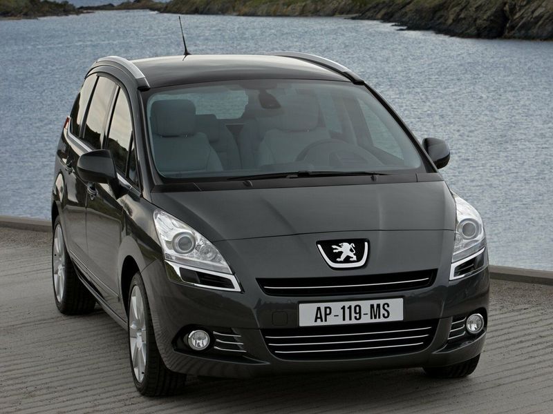 Peugeot 5008 I, Компактвэн — вид спереди слева