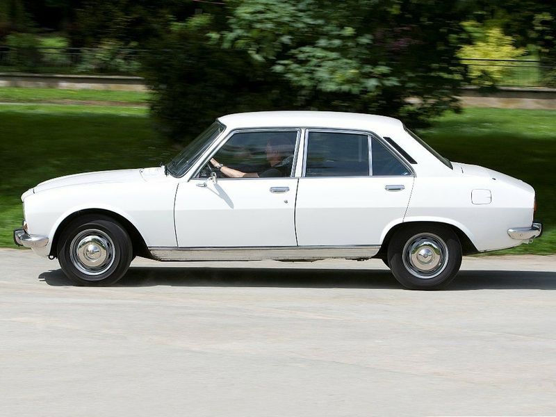 Peugeot 504، سيدان — منظر من الجانب الأيسر