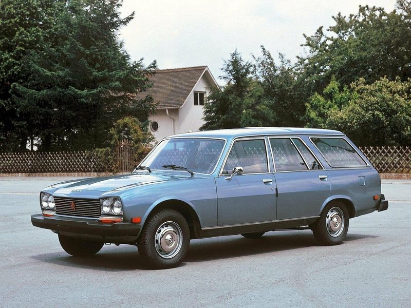 Peugeot 504, Универсал 5 дв. — вид спереди слева
