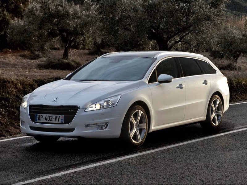 Peugeot 508 I, Универсал 5 дв. — вид спереди справа