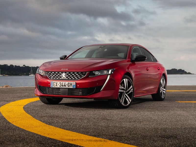 Peugeot 508 II, Лифтбэк — вид спереди справа