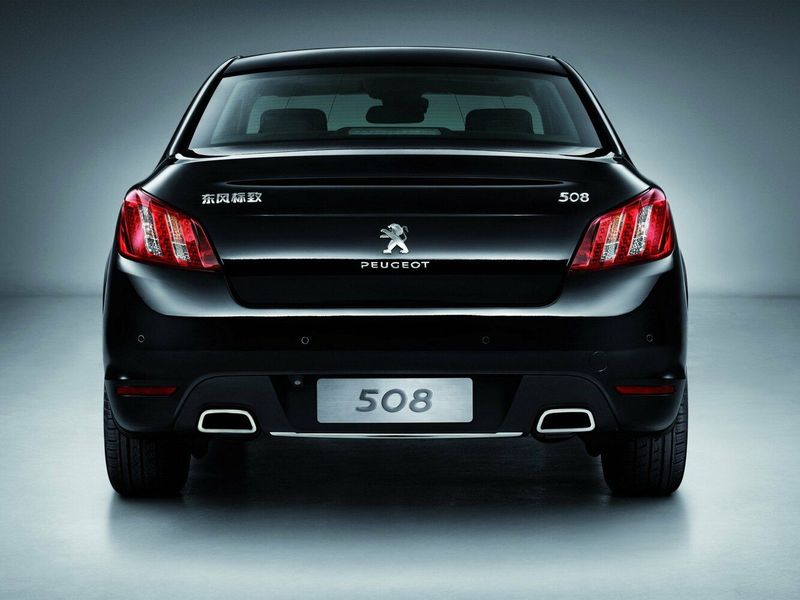 Peugeot 508 I، سيدان — منظر خلفي
