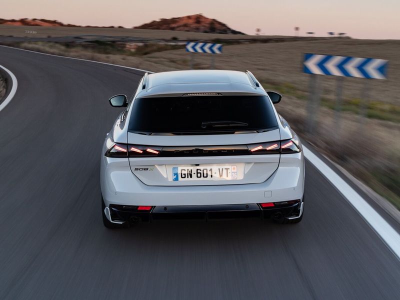 Peugeot 508 II Рестайлинг, Универсал 5 дв. — вид сзади