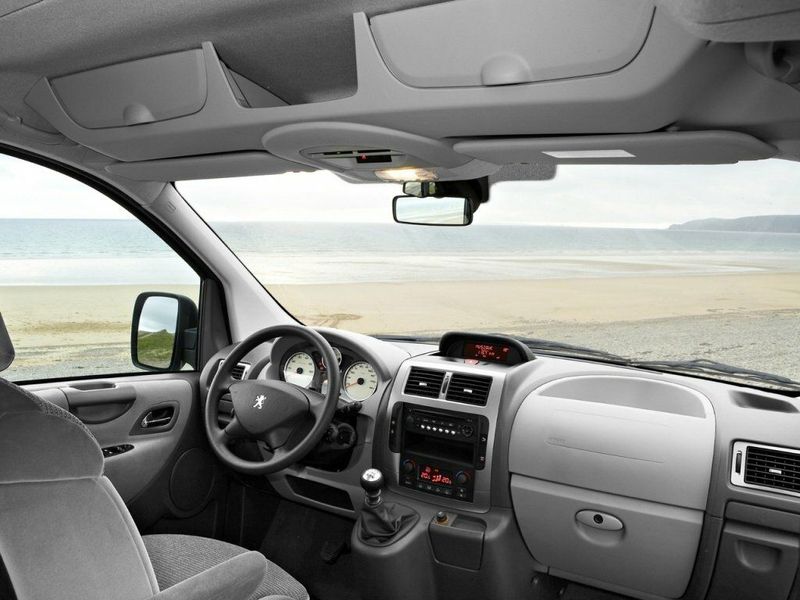 Peugeot Expert II, Минивэн Long — место водителя