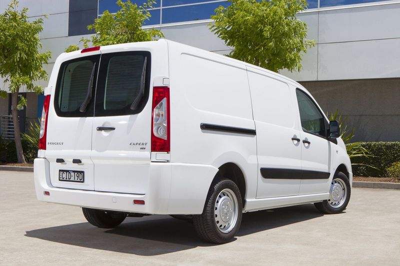 Peugeot Expert II Рестайлинг, Фургон — вид сзади справа