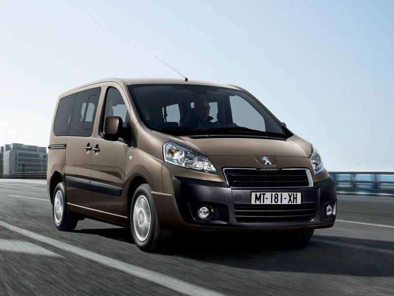 Peugeot Expert II Рестайлинг, Минивэн — вид спереди справа