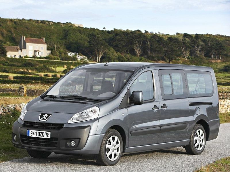Peugeot Expert II, Минивэн Long — вид спереди справа