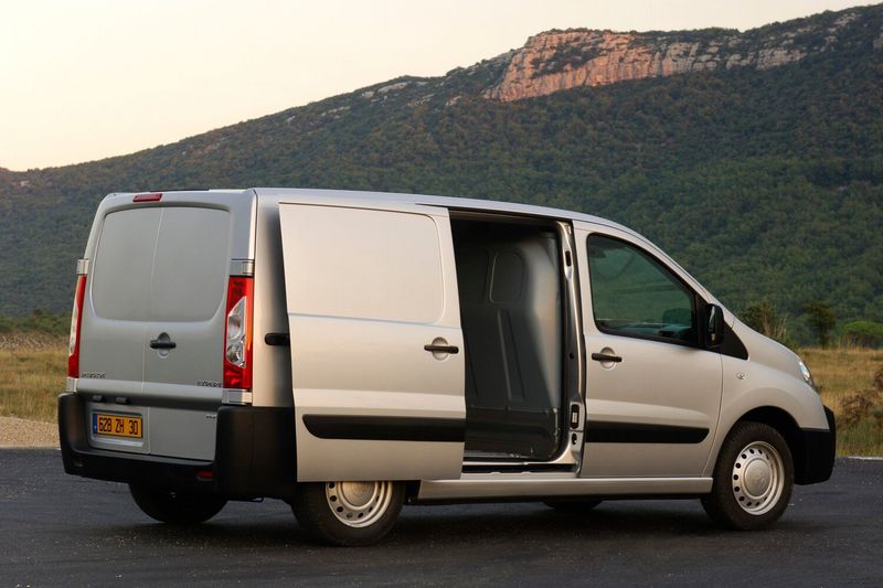 Peugeot Expert II, Фургон — вид сзади справа