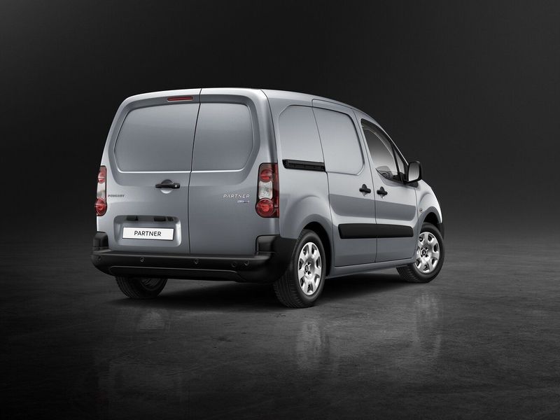 Peugeot Partner فيس ليفت الثاني 2، فان — منظر خلفي أيمن