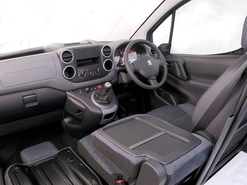 Peugeot Partner ثانياً، فان — منطقة السائق
