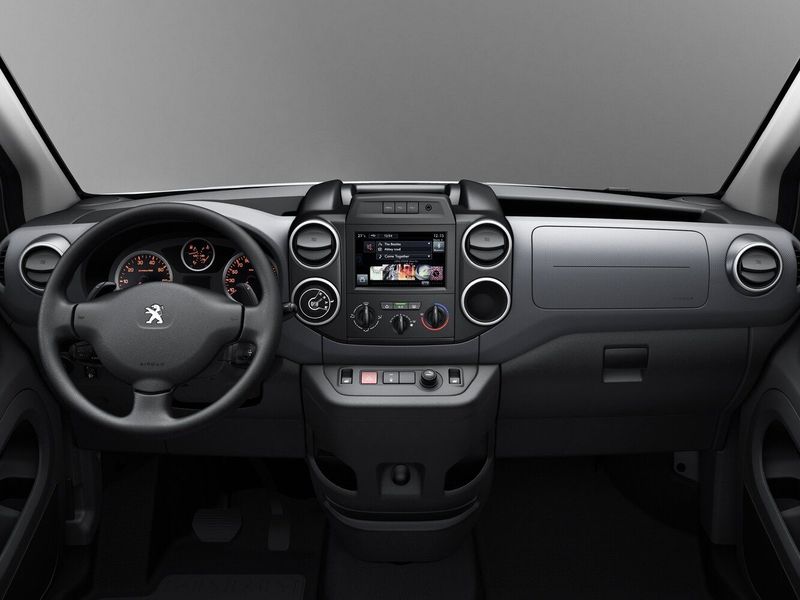 Peugeot Partner فيس ليفت الثاني 2، فان — لوحة القيادة