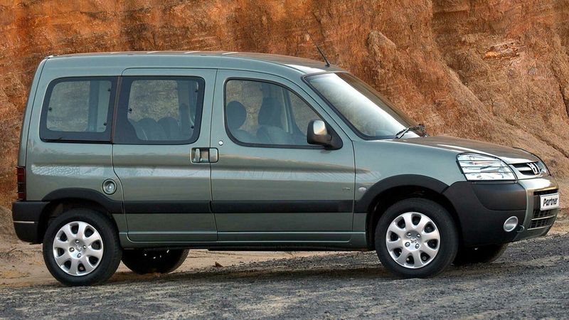 Peugeot Partner أنا فيس ليفت، فان مدمج — منظر أمامي أيسر