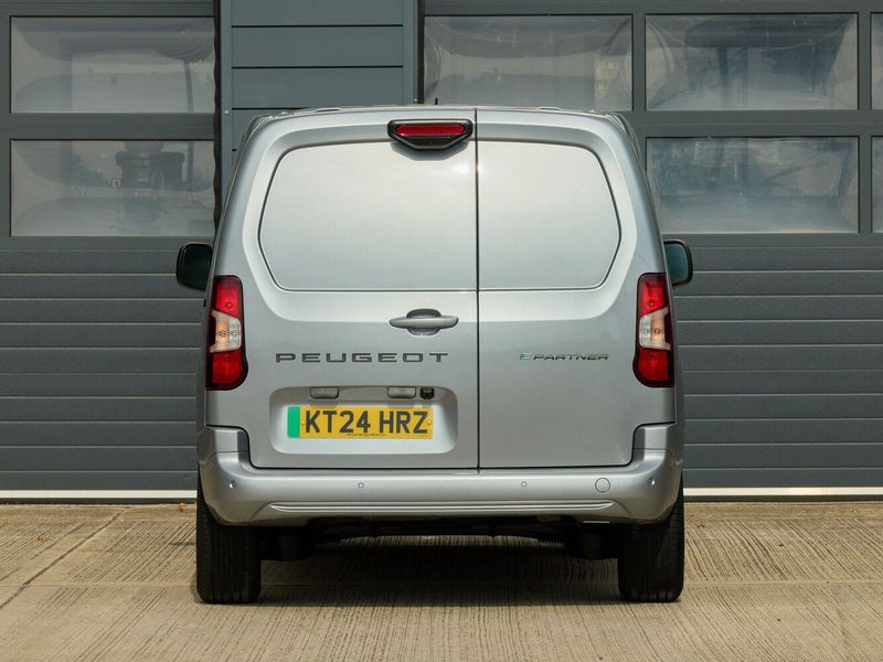 Peugeot Partner III Рестайлинг, Фургон L2 — вид сзади