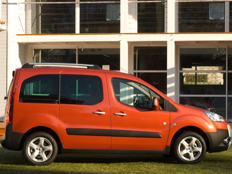 Peugeot Partner ثانياً، فان مدمج — منظر من الجانب الأيمن