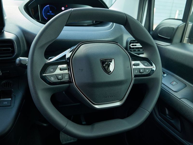 Peugeot Partner III Рестайлинг, Фургон L2 — рулевое колесо