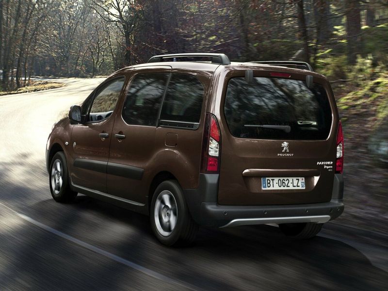 Peugeot Partner فيس ليفت الثاني، فان مدمج — منظر خلفي أيمن