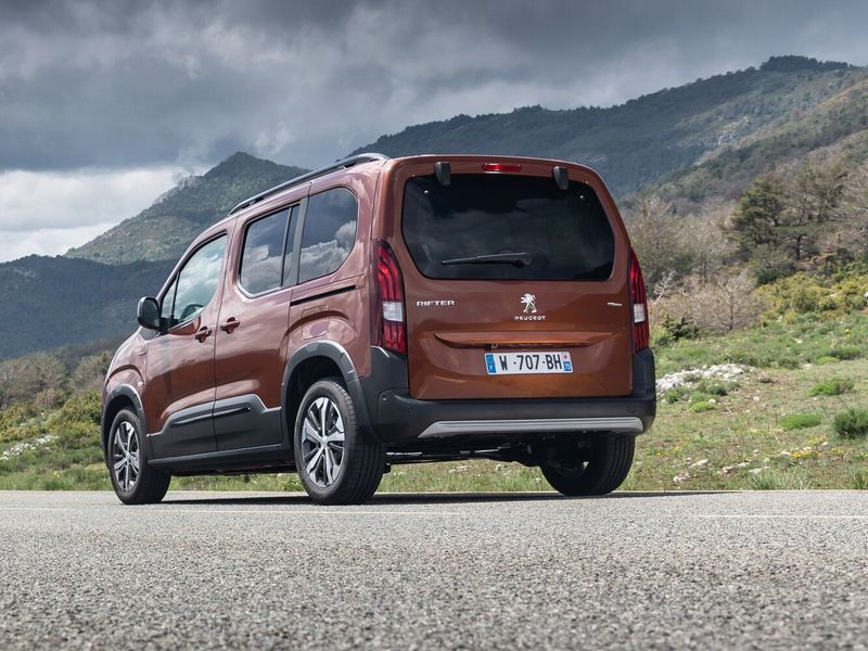 Peugeot Rifter I, Компактвэн — вид сзади слева