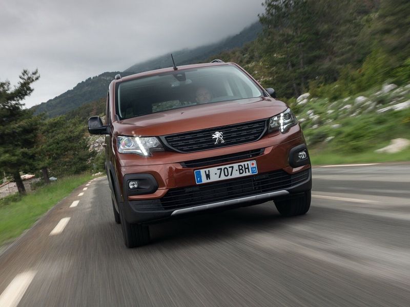 Peugeot Rifter I, Компактвэн — вид спереди слева
