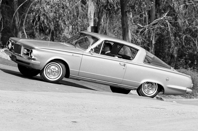 Plymouth Barracuda، كوبيه — منظر أمامي أيمن