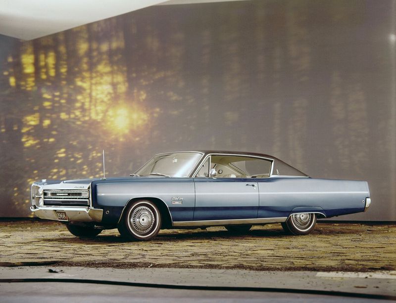 Plymouth Fury رابعاً، كوبيه - سقف صلب — منظر من الجانب الأيسر