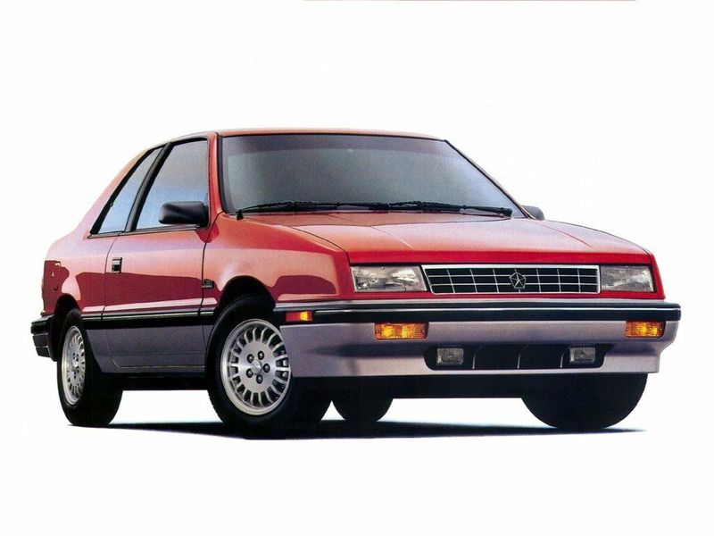 Plymouth Sundance، كوبيه — منظر أمامي أيمن