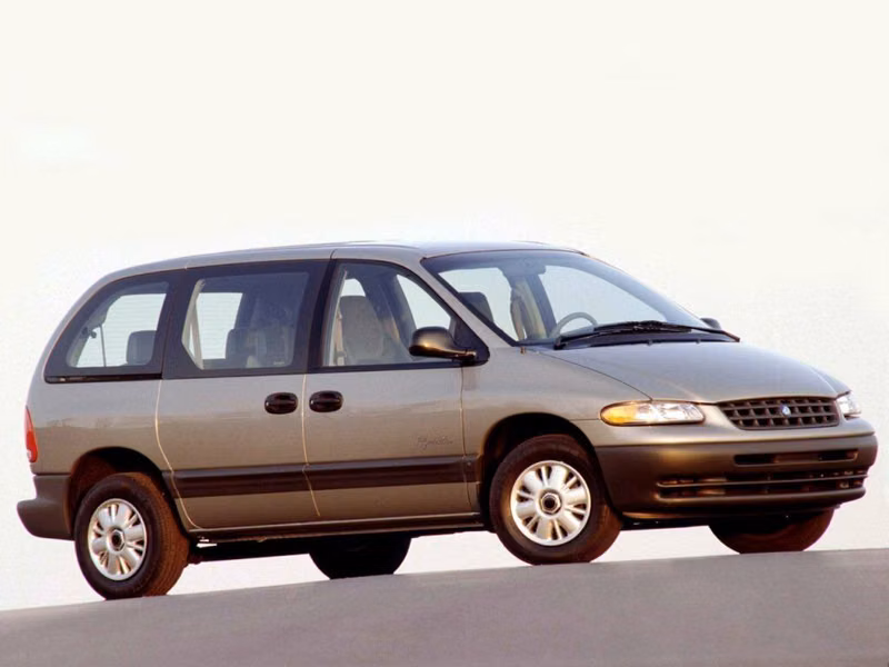 Plymouth Voyager ثالثاً، ميني فان — منظر أمامي أيمن