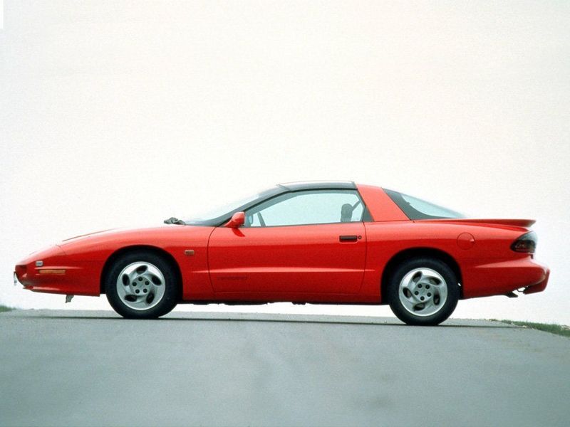 Pontiac Firebird رابعاً، كوبيه — منظر من الجانب الأيمن
