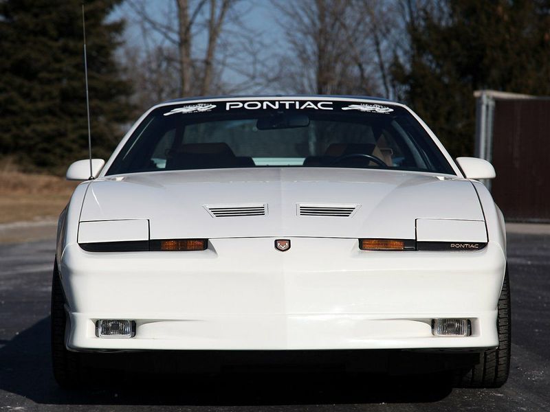 Pontiac Firebird ثالثاً، كوبيه — منظر أمامي