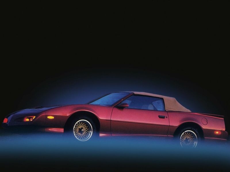 Pontiac Firebird ثالثاً، قابلة للتحويل — منظر أمامي أيمن