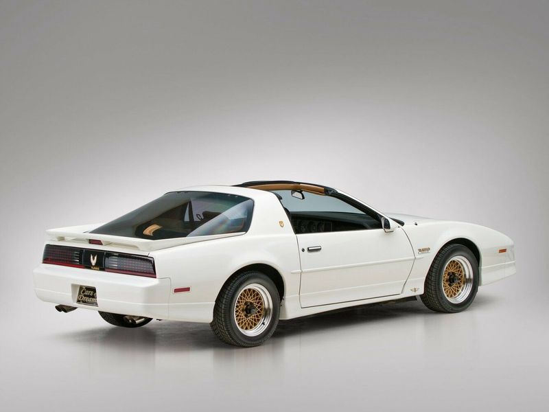 Pontiac Firebird ثالثاً، كوبيه — منظر خلفي أيمن