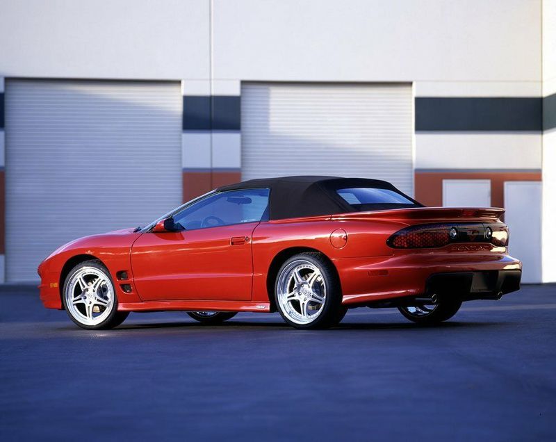 Pontiac Firebird رابعاً، قابلة للتحويل — منظر خلفي أيسر